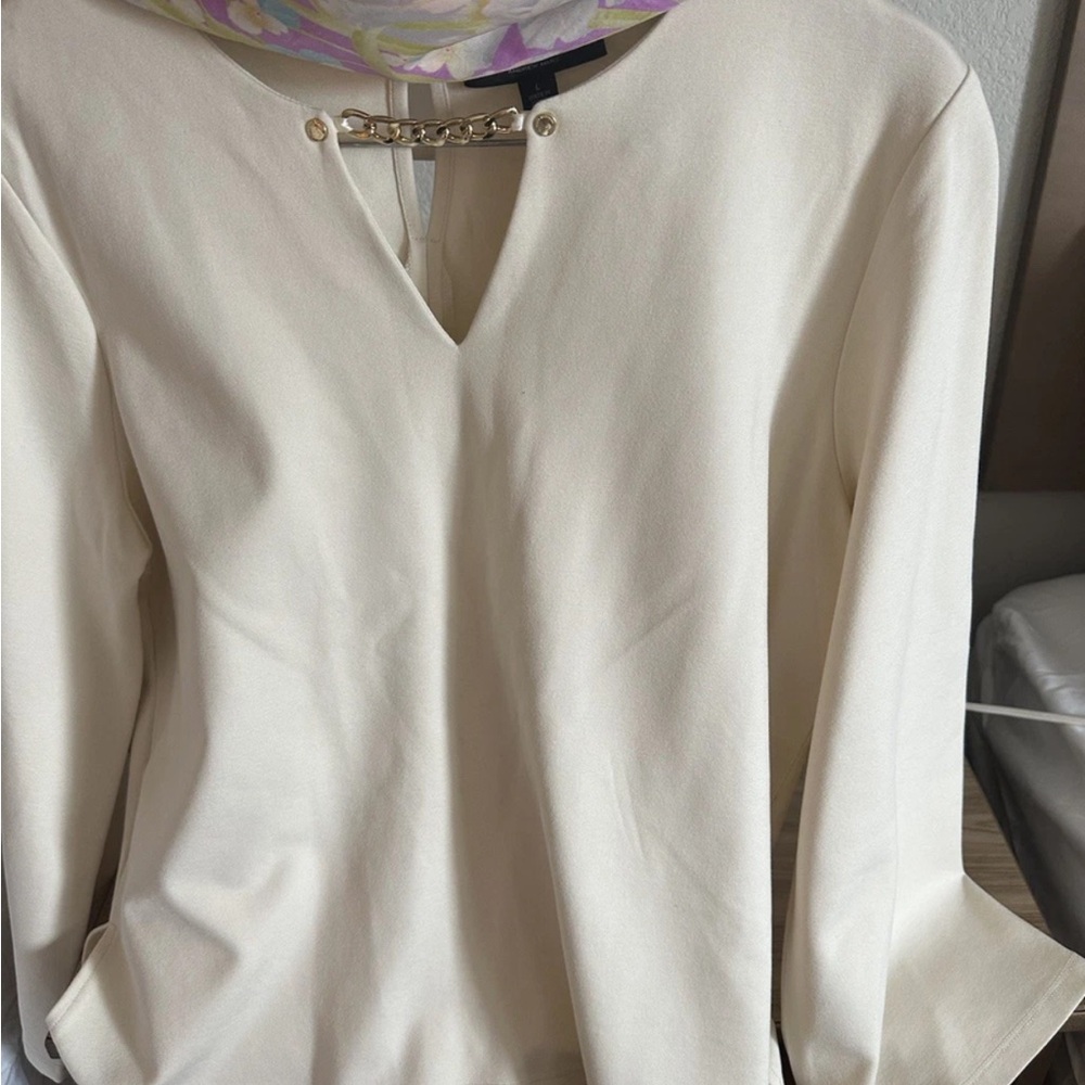 NWOT Marc New York thick stretchy slim looking Blouse with Gold Chain Accent